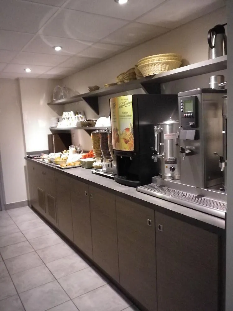 Brit Hotel Chambery 2*,